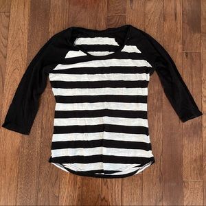 Express Women’s 3/4 Length Black White Striped Basic Tee Shirt Top Side S